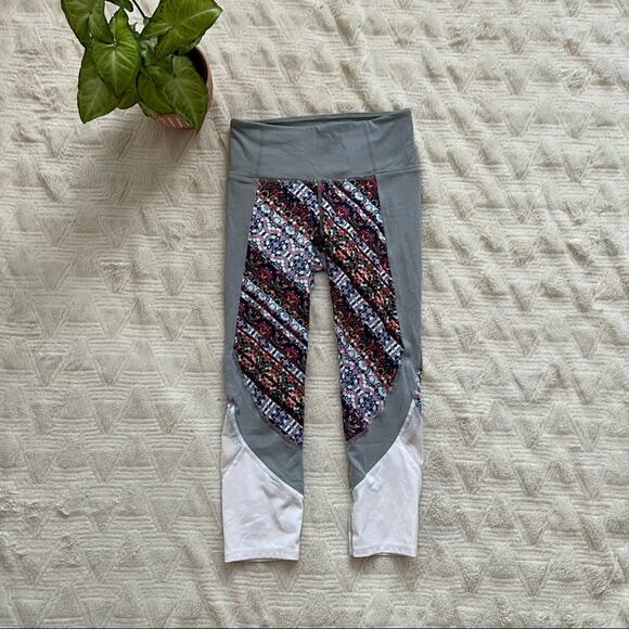 Athleta Nomad Salutation Printed Mesh Capri Leggings - Picture 4 of 11